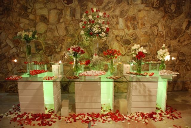 MESAS DECORADAS COM FLORES